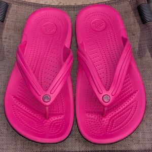 Crocs Flip Flops Thong Sandals Unisex Womens 9 Mens 7 Hot Pink